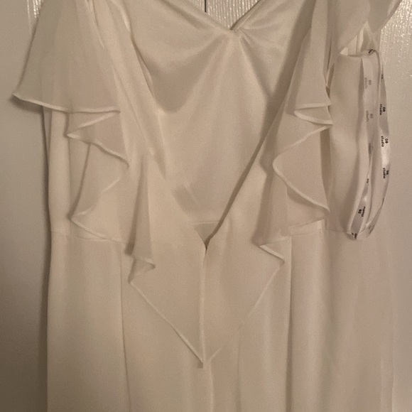 David’s bridal studio white dress. Like new. Worn once - Picture 5 of 7